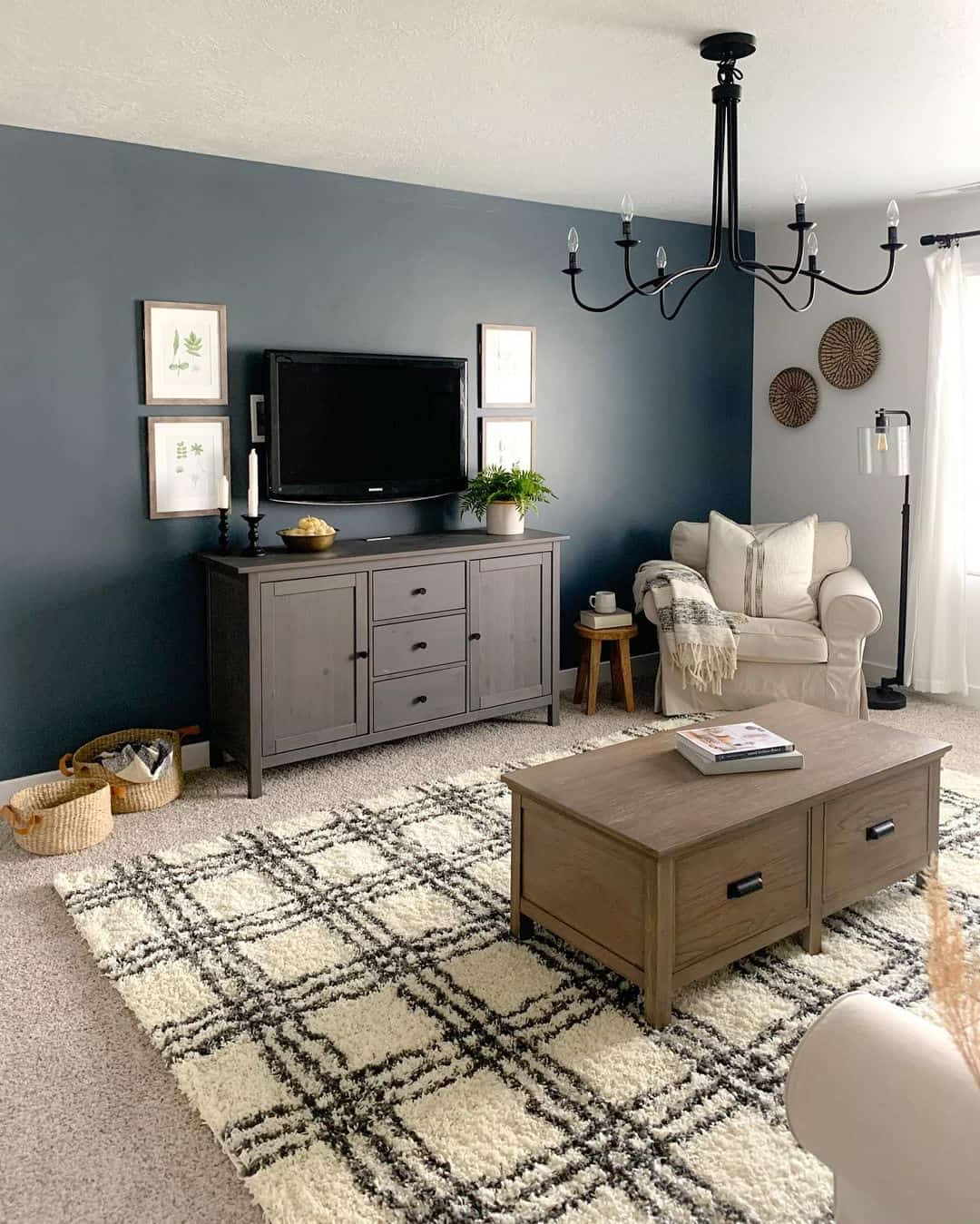 19 Easy Farmhouse Living Room Accent Walls Ideas To Recreate In Your Home with Timeless accent wall techniques that never go out of style