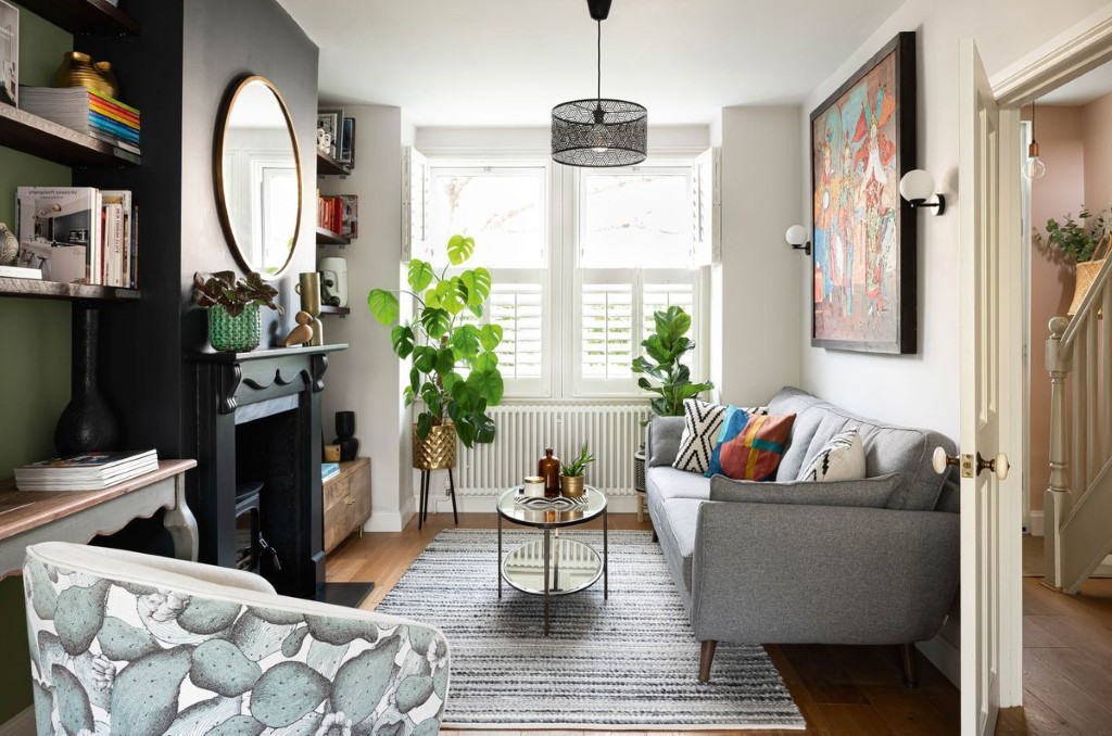 25 Creative Storage Tips for Narrow Room Living Spaces 2025