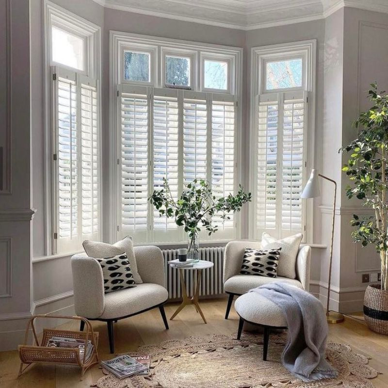 Inspiring Bay Window Living Room Layouts For Modern Homes