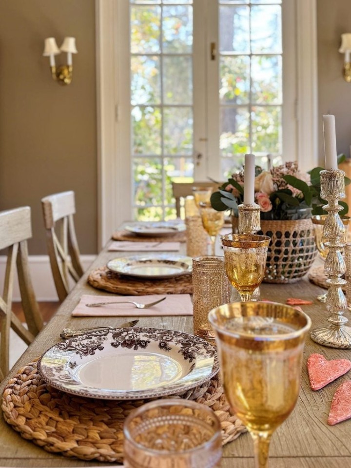 5 Expert Tips to Set Up Your Dining Room Table Like a Professional