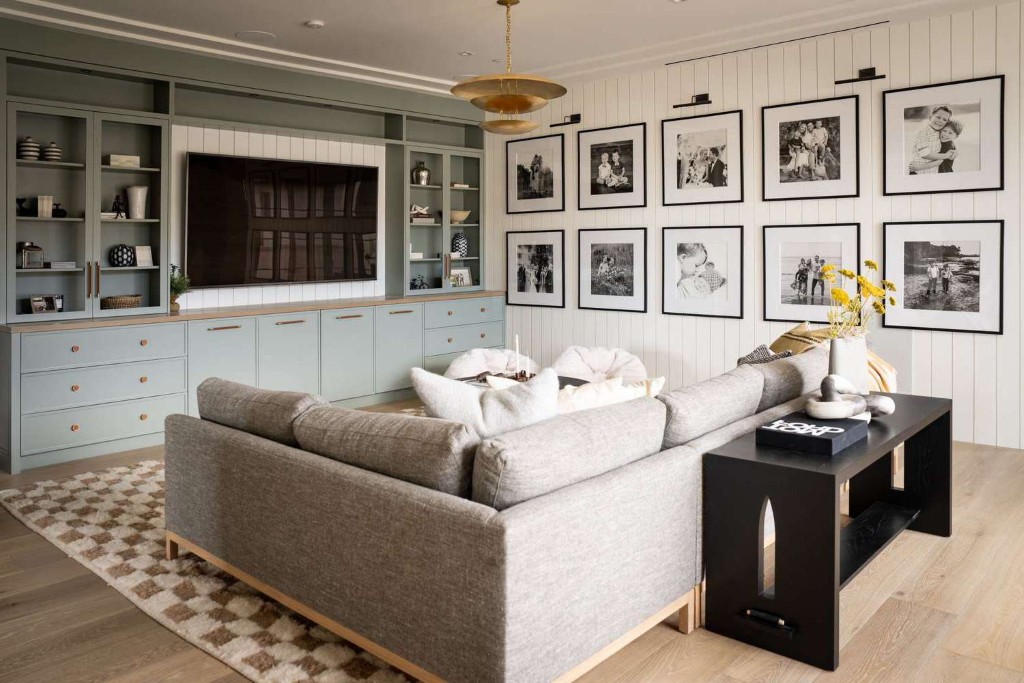 55+ Gallery Wall Ideas for Your Living Room to Spark Inspiration