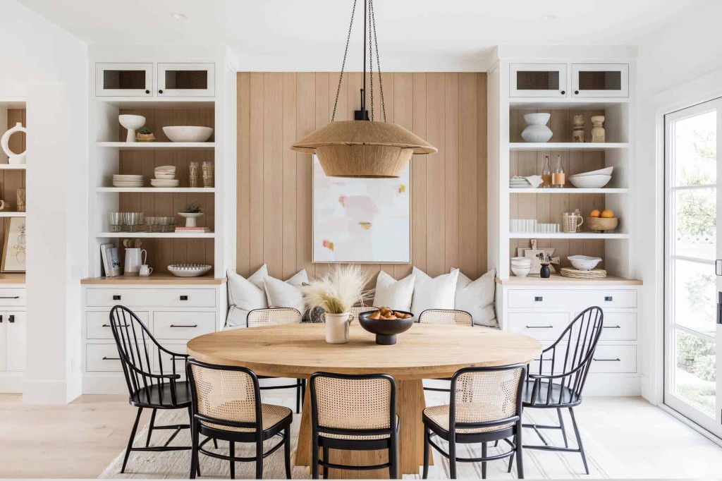 Dining Table Dimensions 101: Sizing, Seating, and Clearance Tips