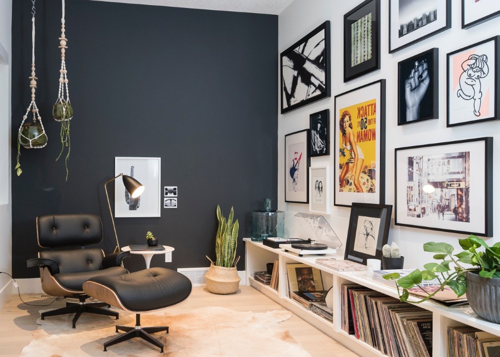 How to Create a Cohesive Gallery Wall. A Step-by-Step Living Room Guide
