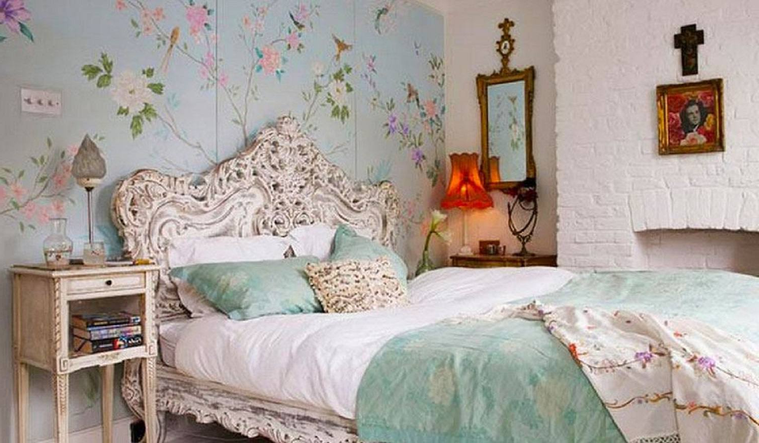 Tips And Ideas For Decorating A Bedroom In Vintage Style for Creating a serene sanctuary with classic antique bedroom design principles