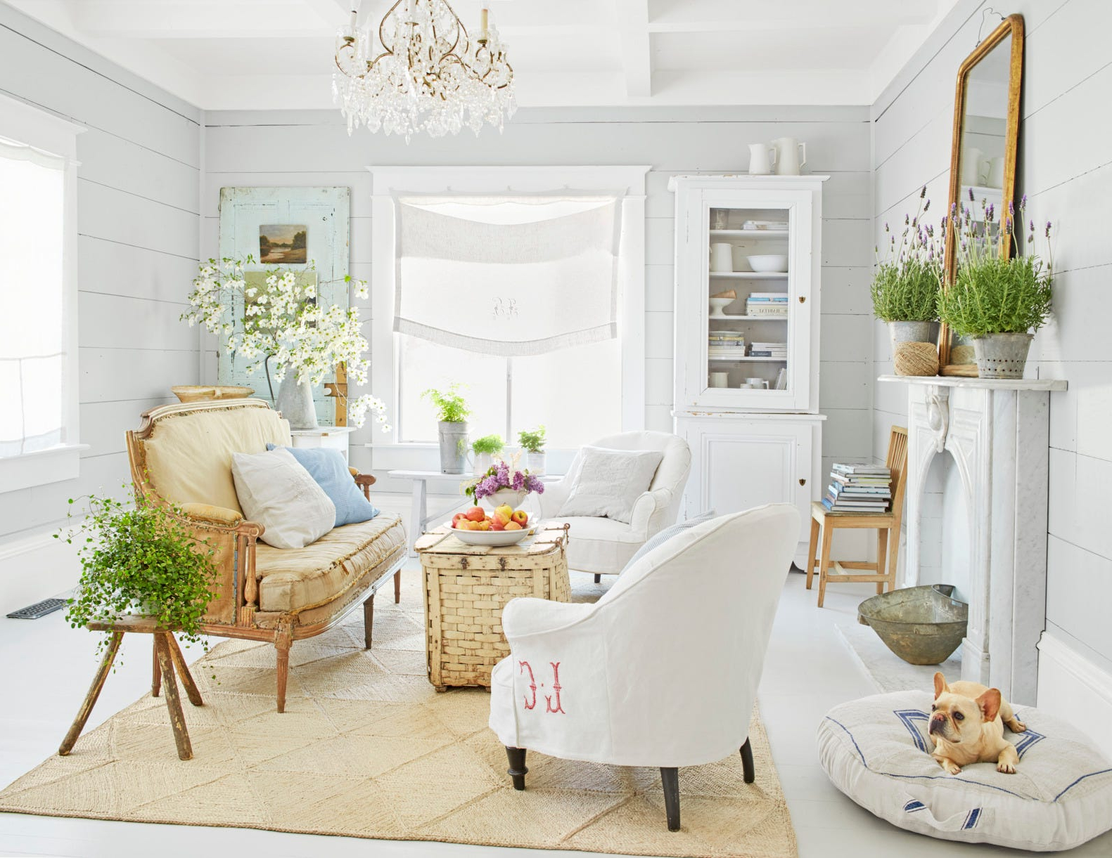 Making White Walls Work For Your Family’s Lifestyle And Needs