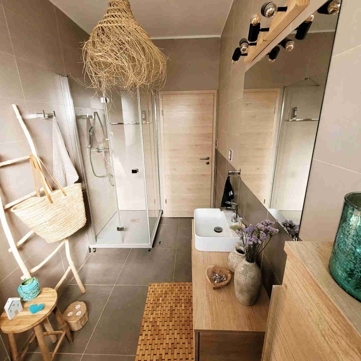 Maximizing Small Bathroom Space Through Strategic Wall Design Choices