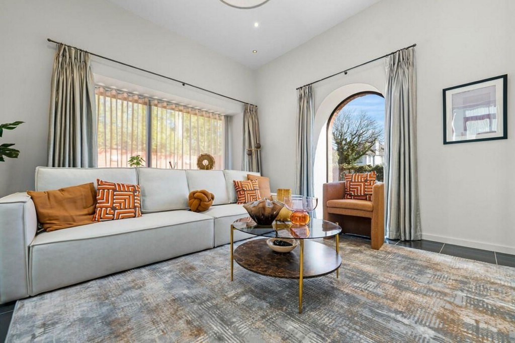 25+ Essential Living Room Renovation Elements For Year-Round Enjoyment