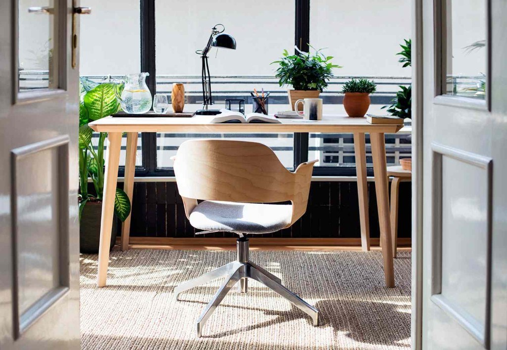 Building a Cozy Workspace That Inspires Productivity and Relaxation