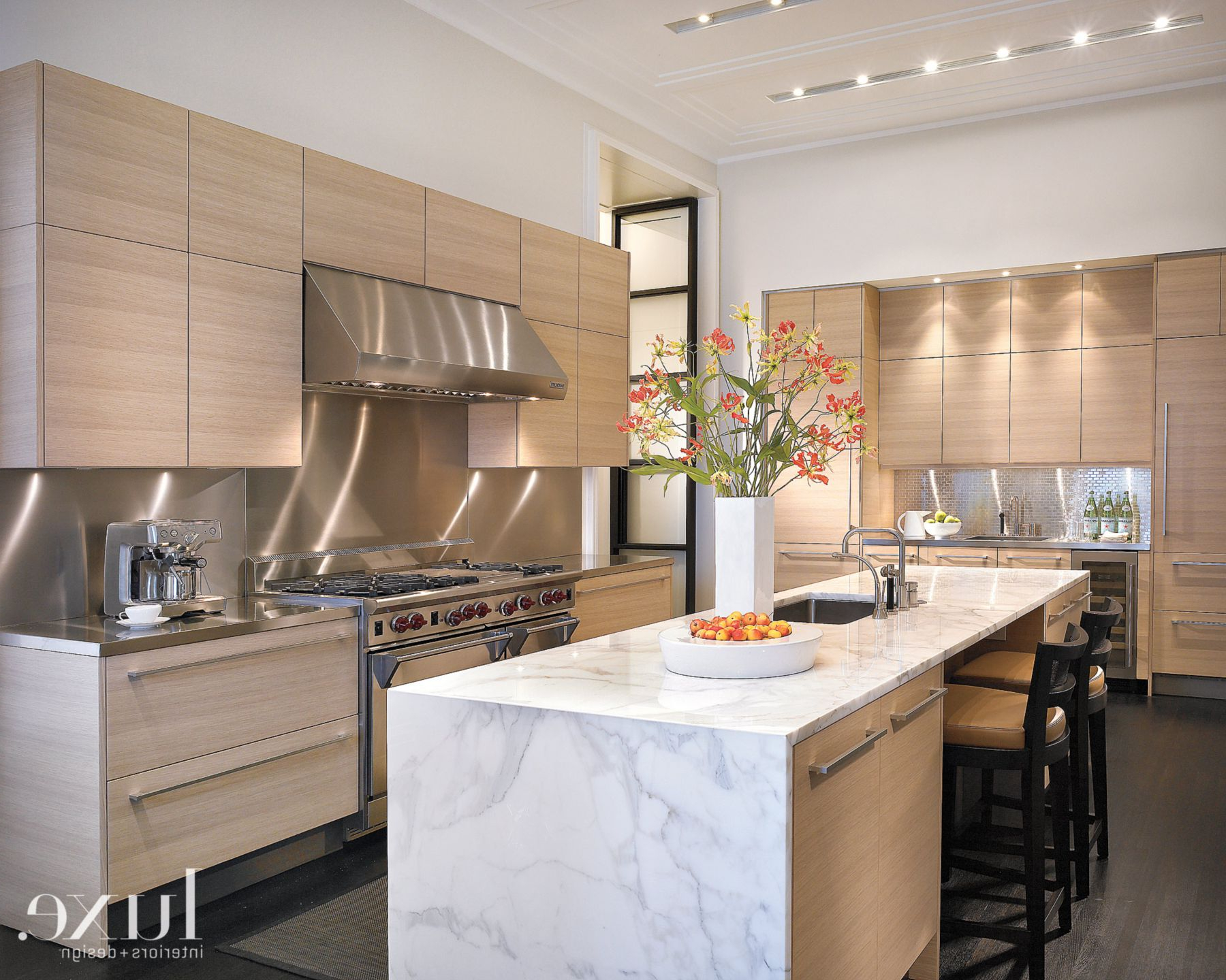 Modern White Oak Kitchen Cabinets - Markanthonystudios.net in Contemporary kitchen aesthetics using natural oak materials